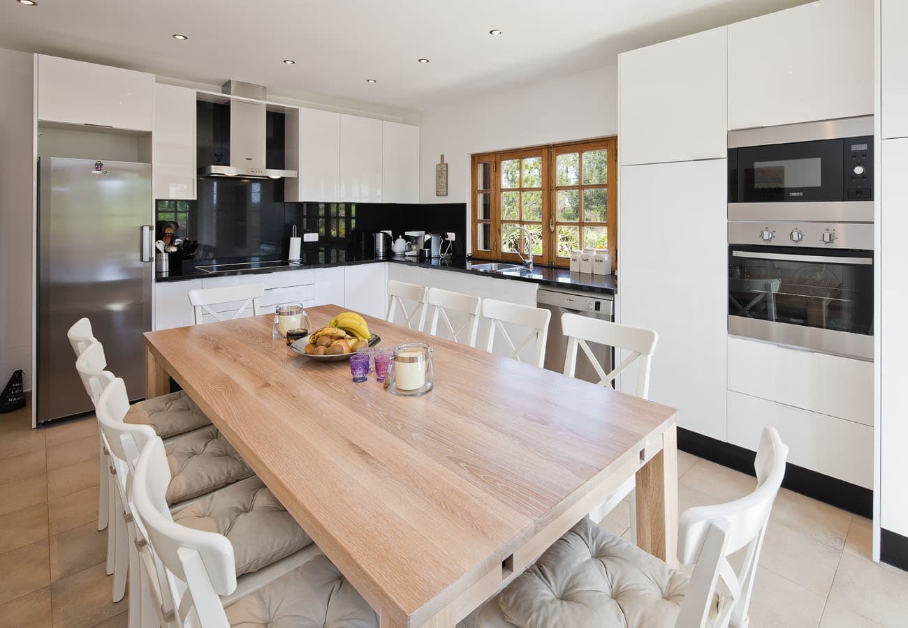 Moderne, volledig uitgeruste keuken