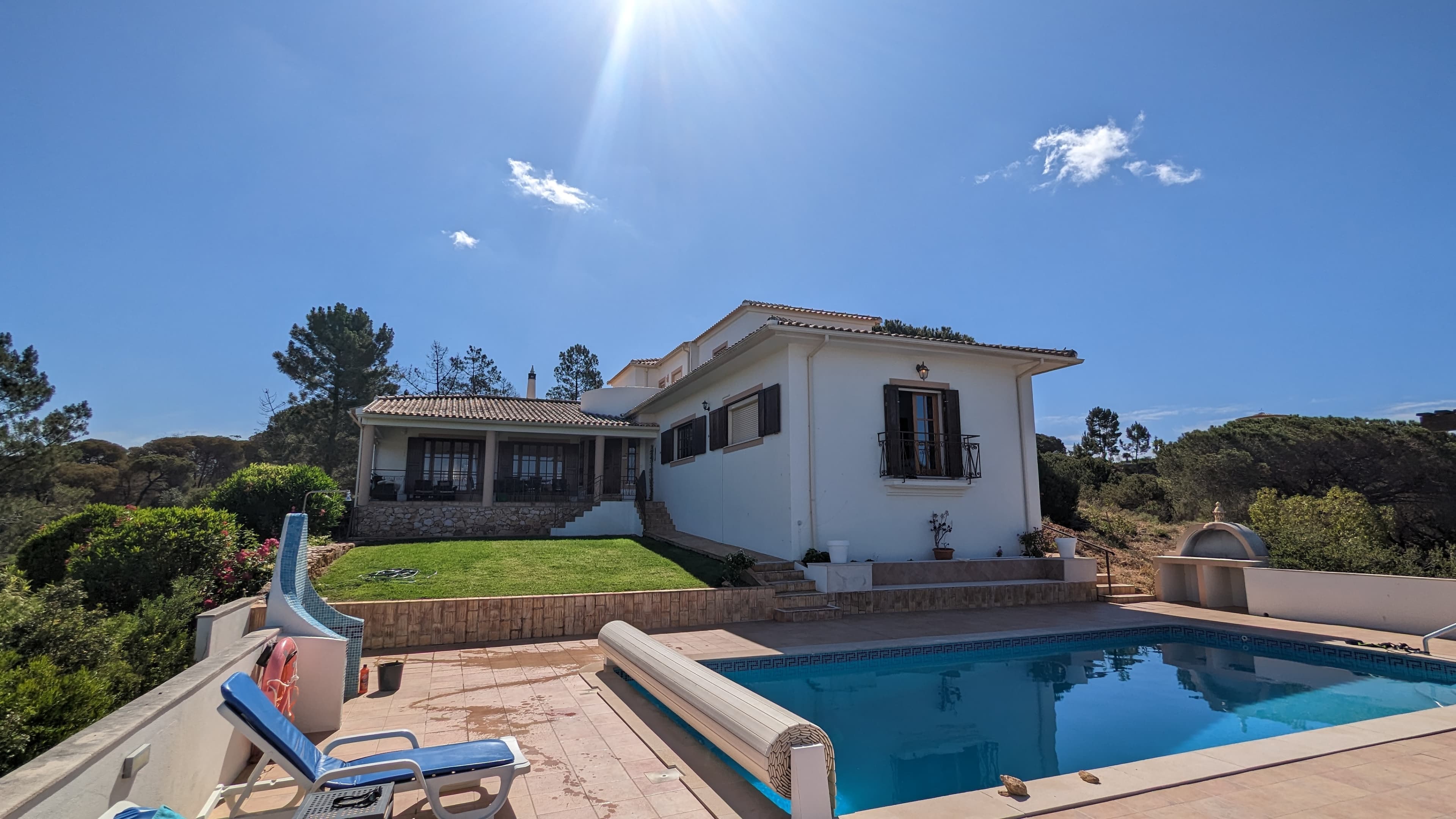 Vooraanzicht van Villa Vista dos Pinheiros